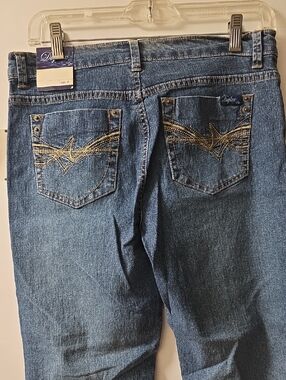 Duplex Women's Blue Cropped Jeans with Gold Embroidered Back Pockets Size 6